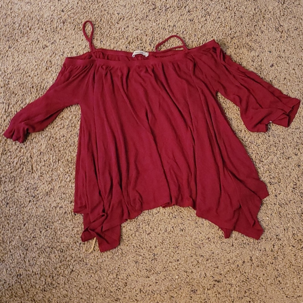 Shoulderless red top